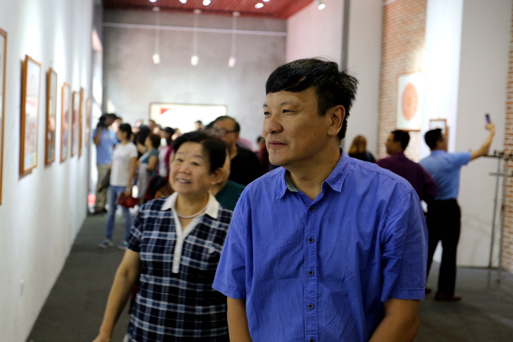 “紅色記憶”剪紙展亮相星工坊·中國工業(yè)藝術館 “紅色記憶”剪紙展亮相星工坊·中國工業(yè)藝術館