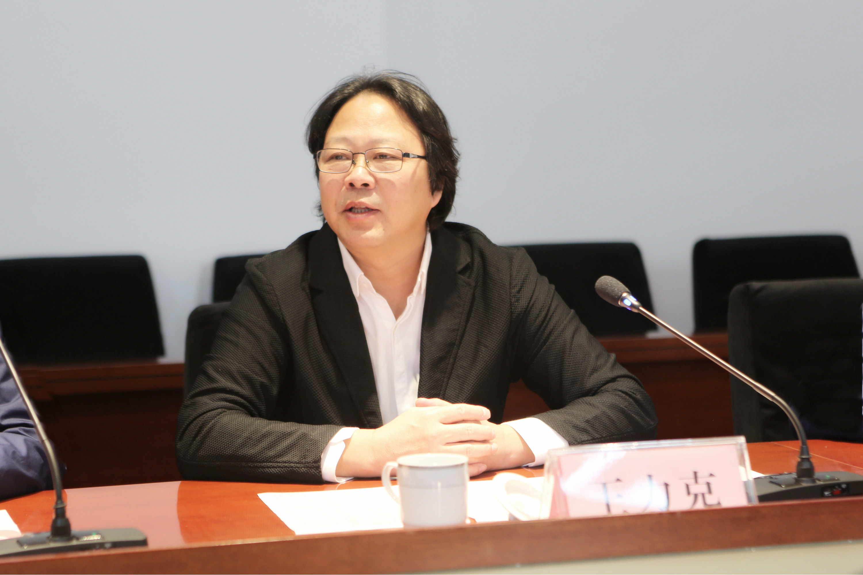 集團與山藝聯(lián)合辦學(xué)新進展：電影學(xué)院新聘院長書記到崗上任