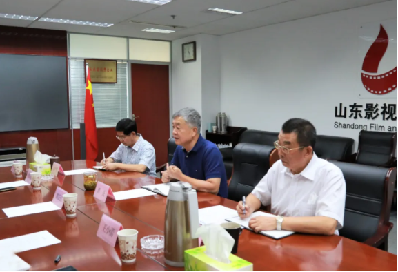 省委宣傳部副部長魏長民帶領(lǐng)部政策法規(guī)研究室同志來山影集團調(diào)研指導(dǎo)